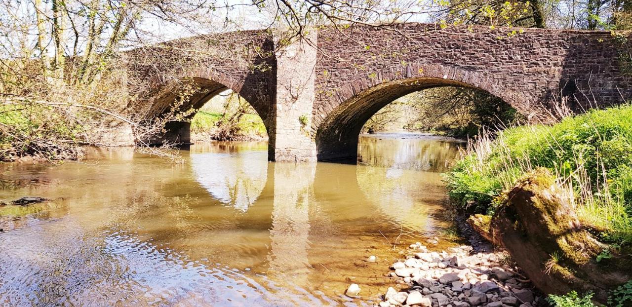 Kingsley Cottage - Beautiful Riverside Setting Beaworthy Dış mekan fotoğraf